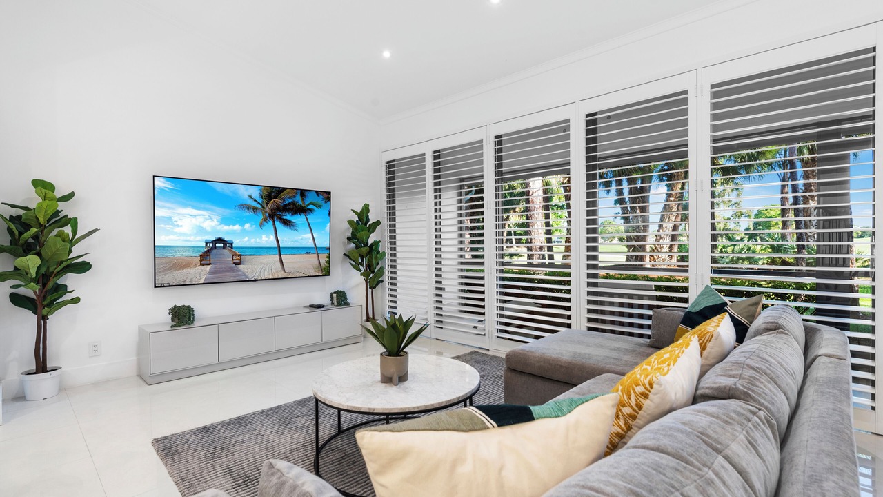 Photo of Livingroom in Hunt Club