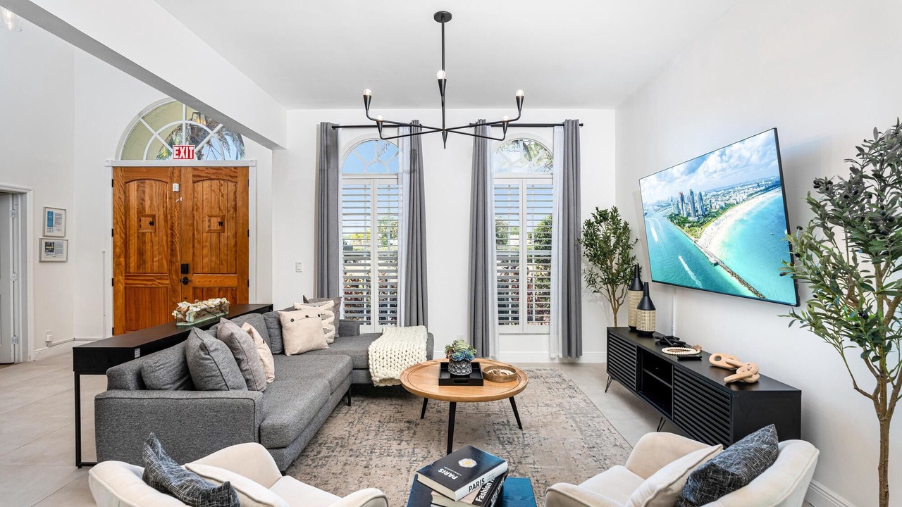 Photo of Livingroom in Hillsboro Pines