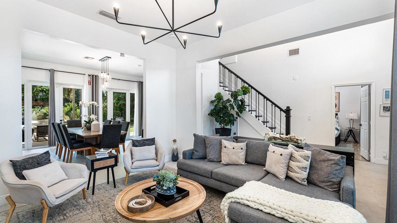 Photo of Livingroom in Hillsboro Pines