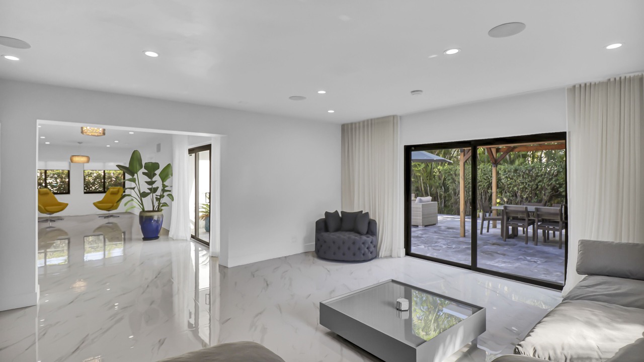 Photo of Livingroom in North Bay Village