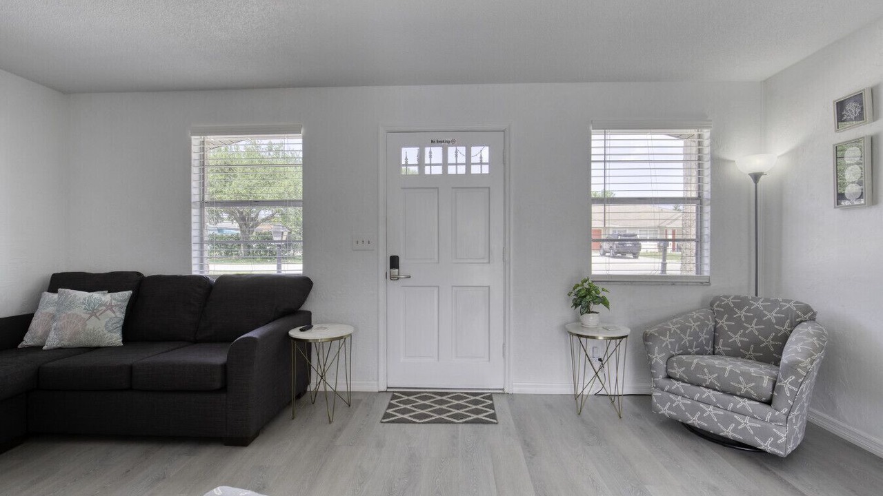 Photo of Livingroom in South Daytona