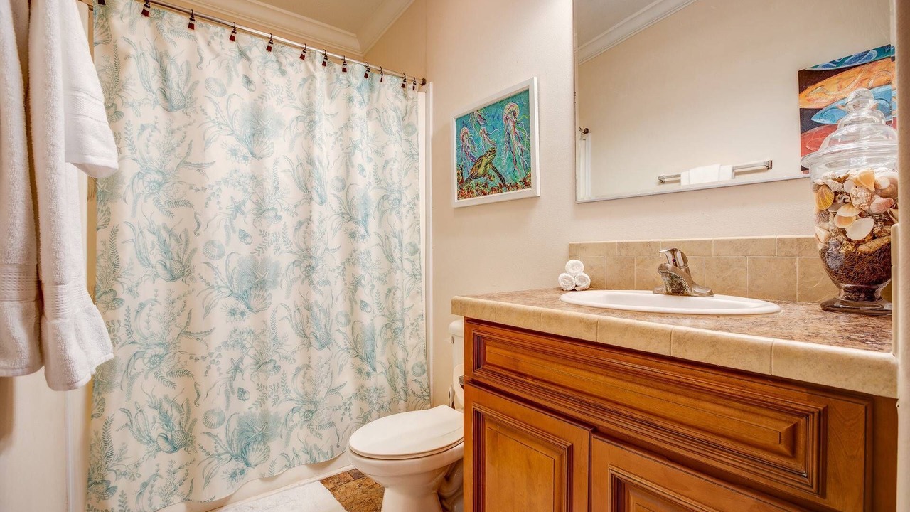 Photo of Bathroom in Long Beach Estates