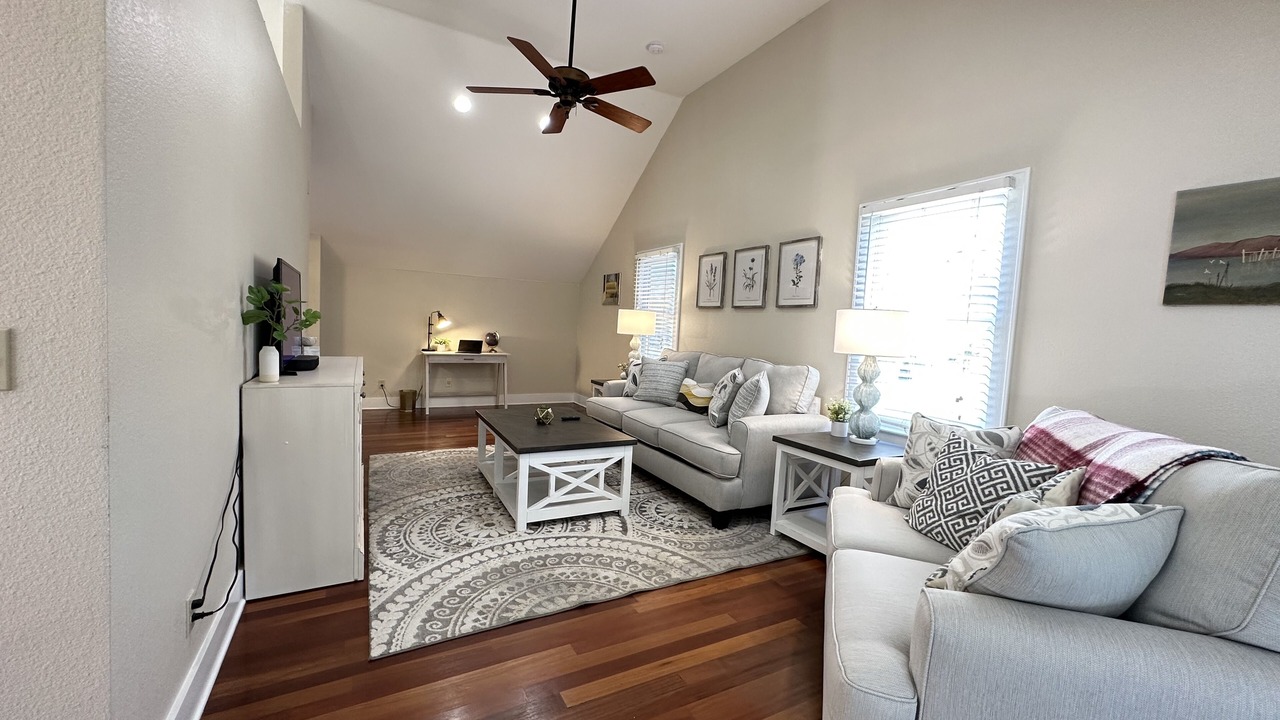 Photo of Livingroom in Southern Oaks