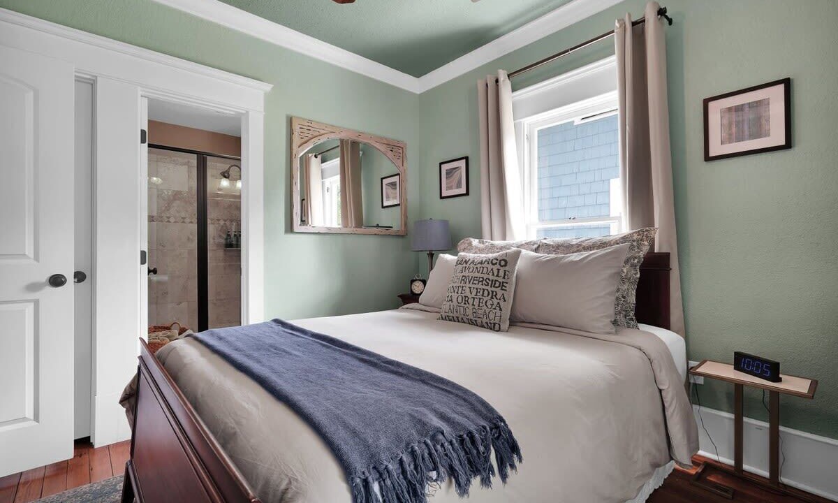 Photo of Bedroom in Avondale