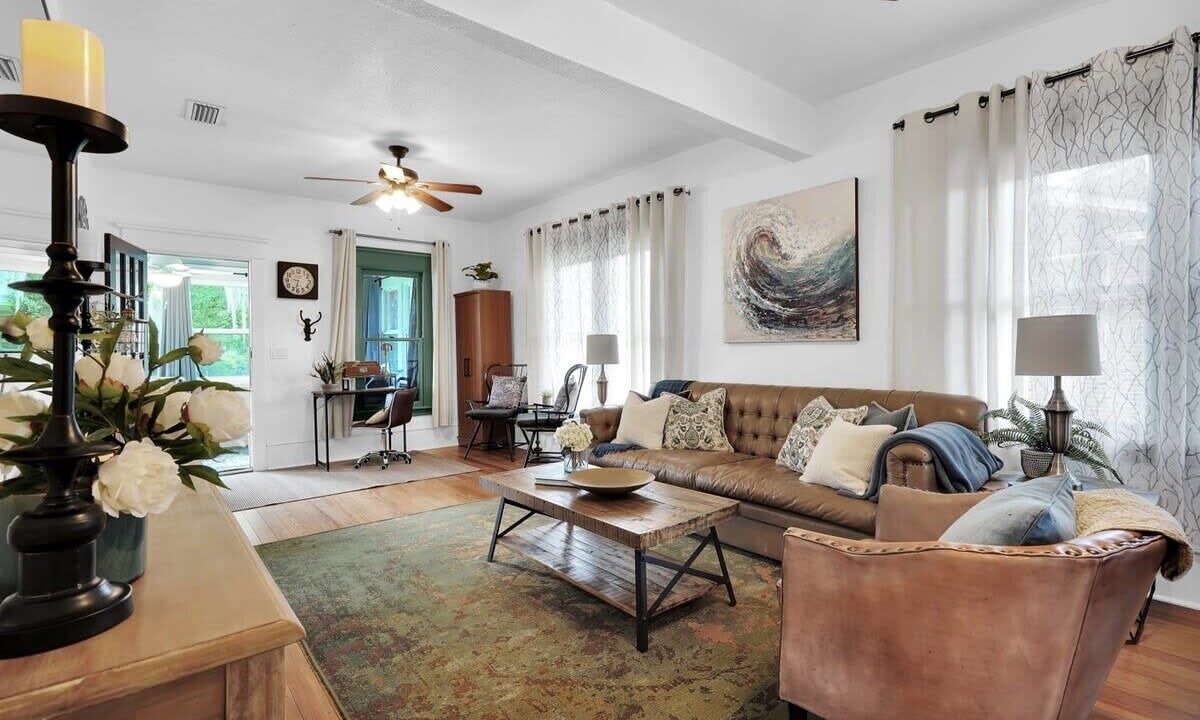 Photo of Livingroom in Avondale