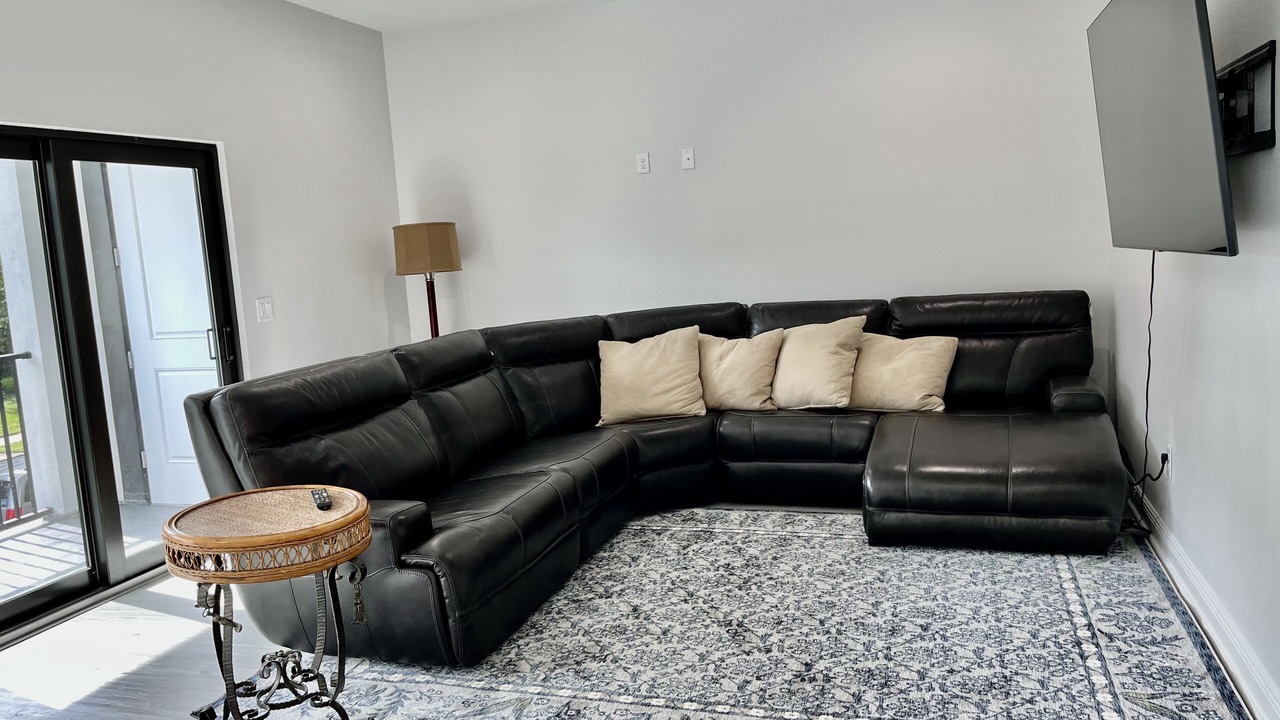 Photo of Livingroom in Courier City - Oscawana