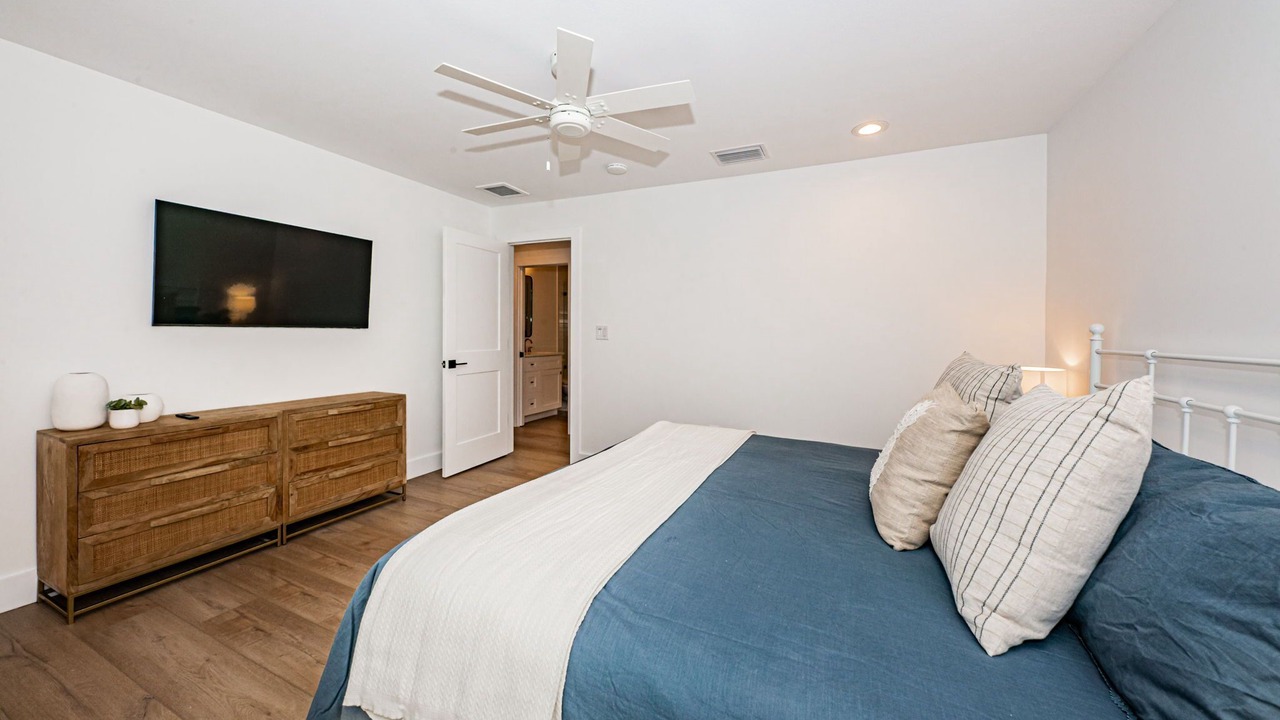 Photo of Bedroom in Crystal Beach