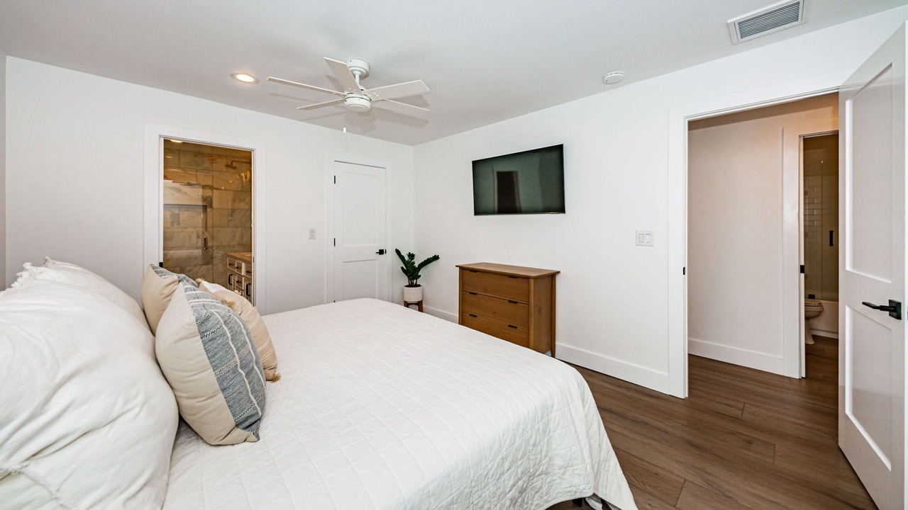 Photo of Bedroom in Crystal Beach