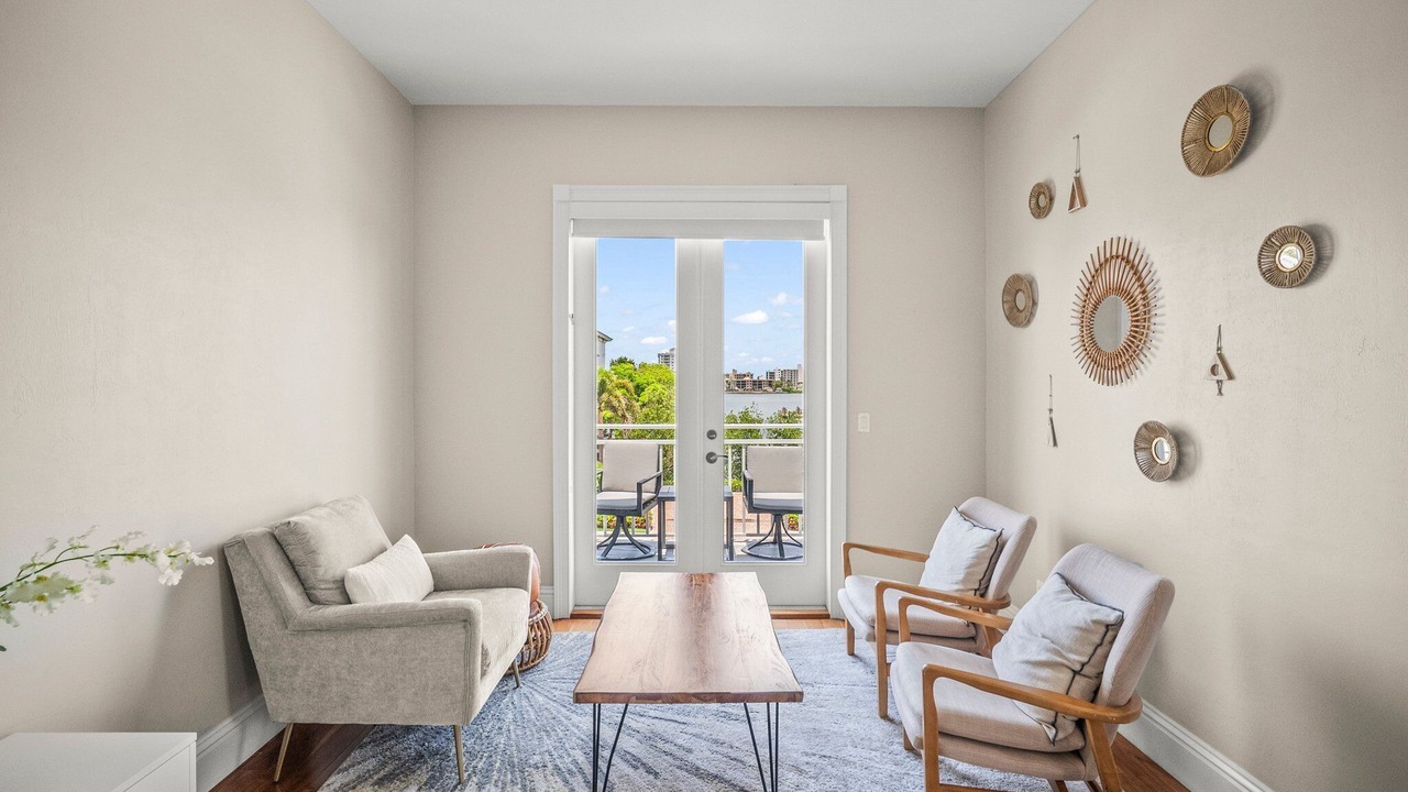 Photo of Livingroom in Pelican Bay