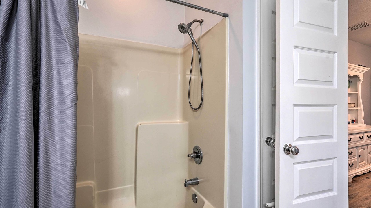 Photo of Bathroom in Thomas Drive