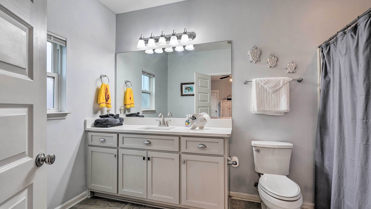 Photo of Bathroom in Thomas Drive