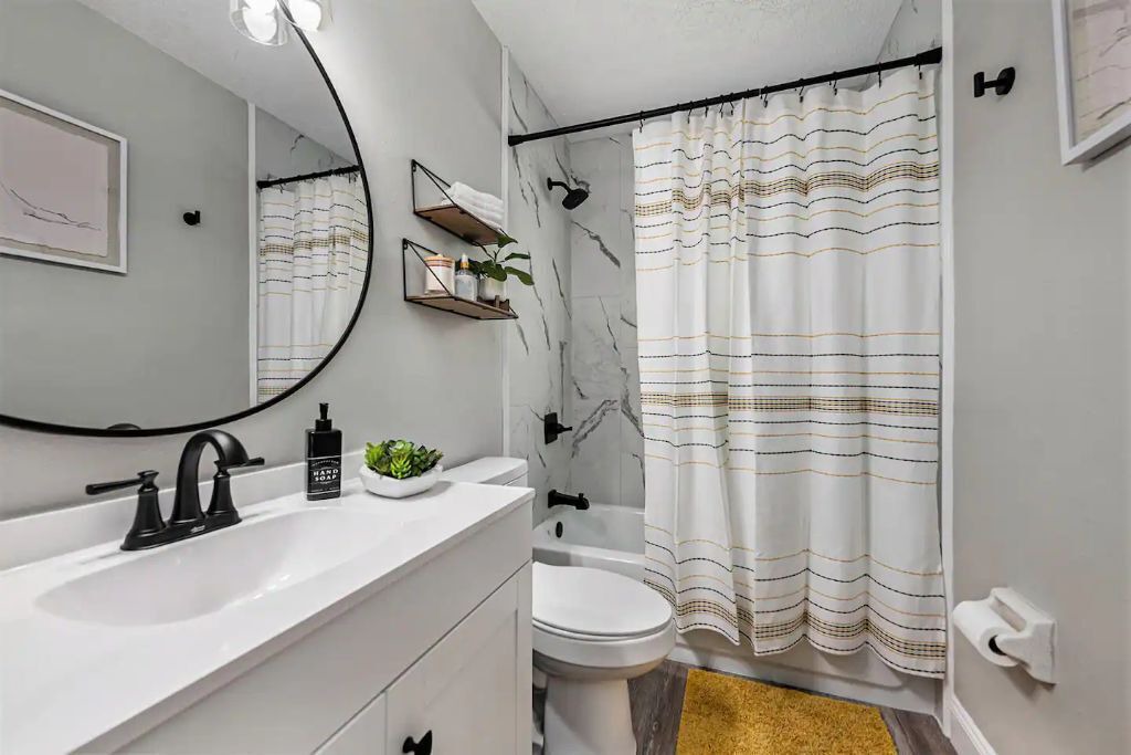 Photo of Bathroom in Temple Crest