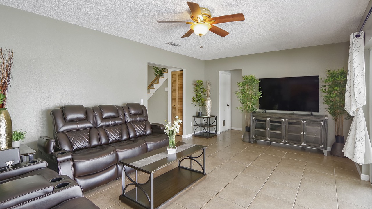 Photo of Livingroom in Egypt Lake-Leto