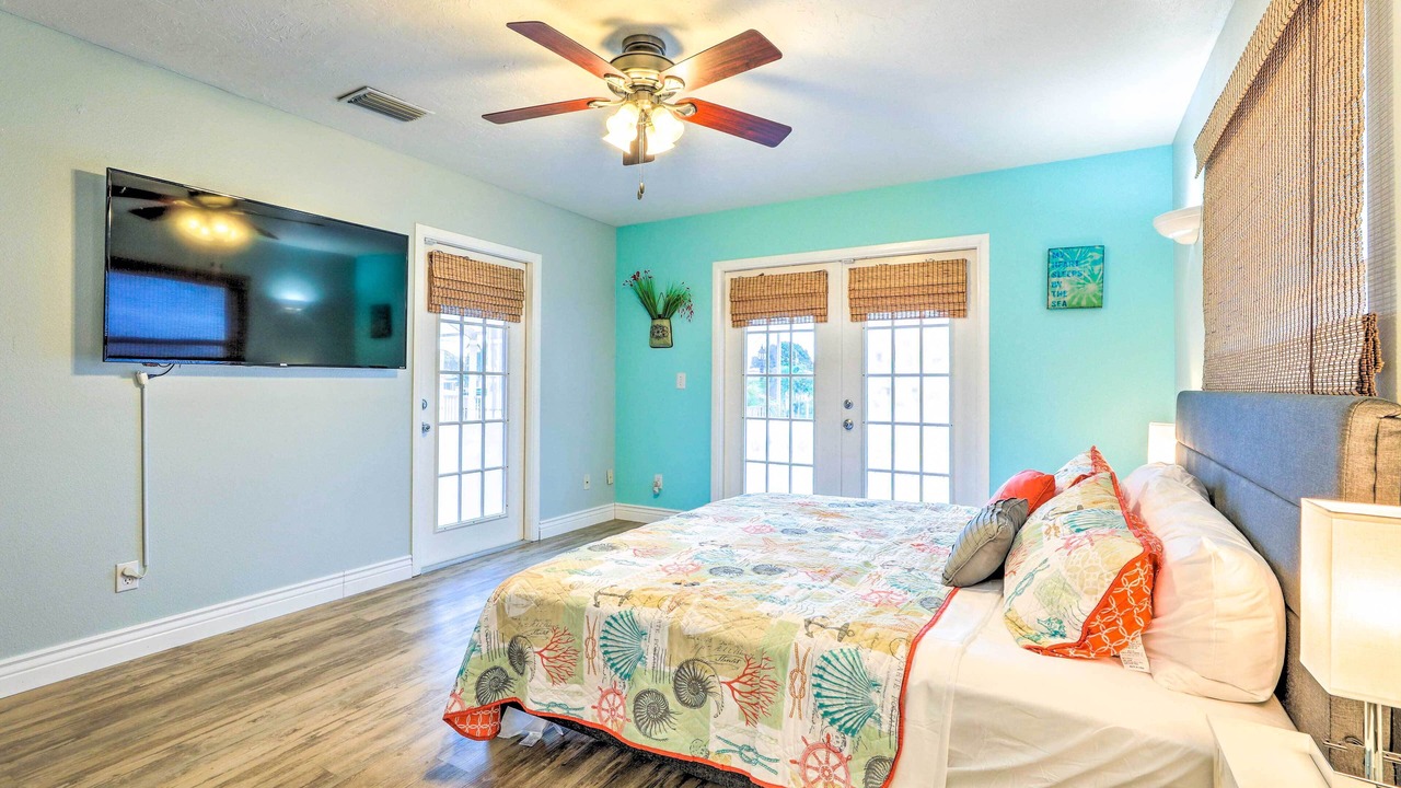 Photo of Bedroom in Bayshore Gardens
