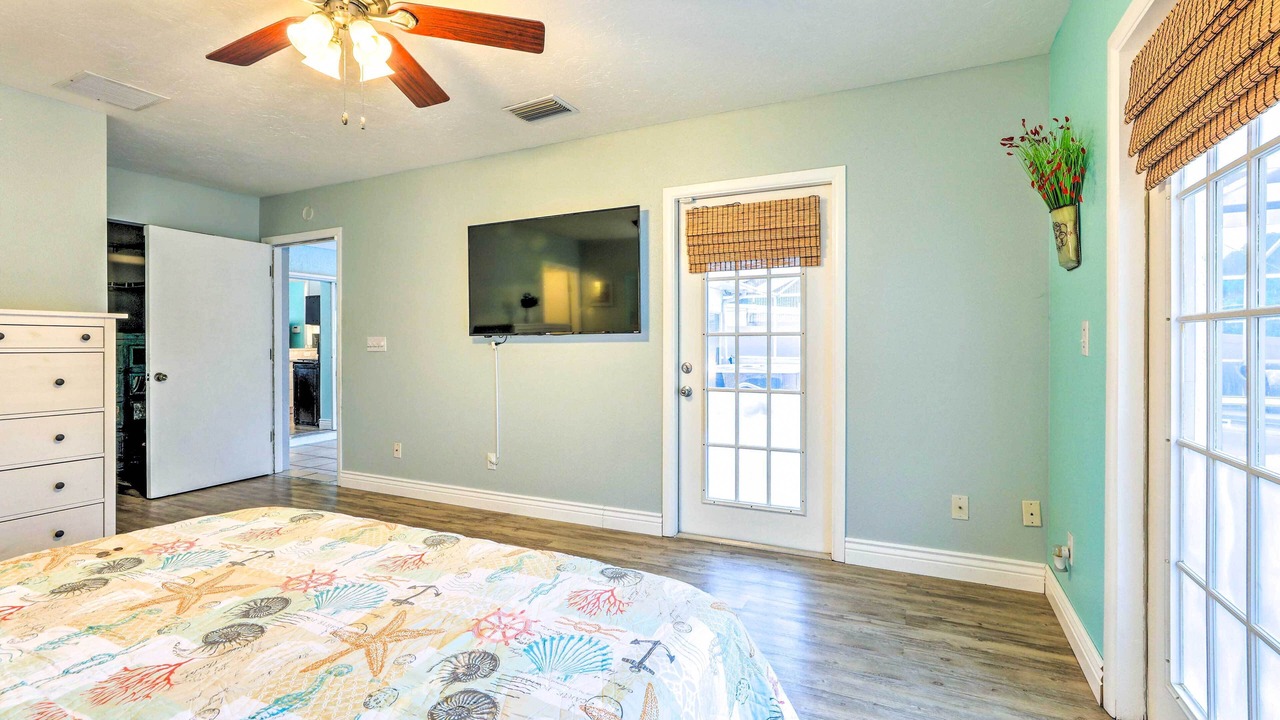 Photo of Bedroom in Bayshore Gardens