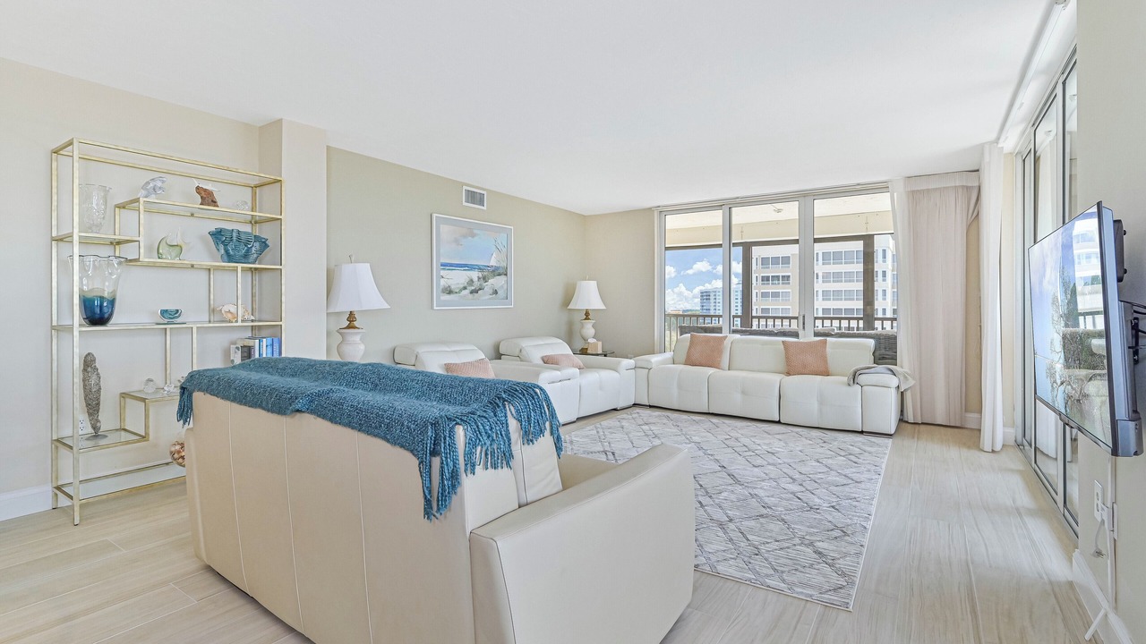 Photo of Patio Balcony in Vanderbilt Beach