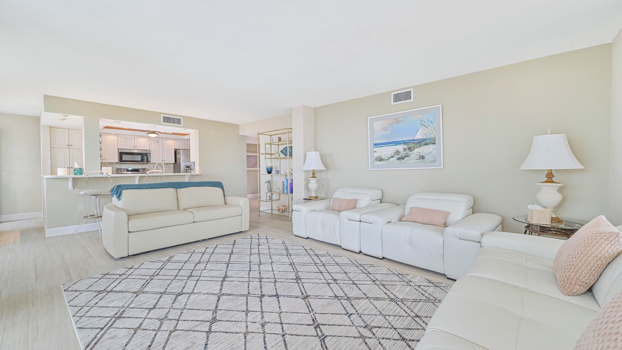 Photo of Patio Balcony in Vanderbilt Beach