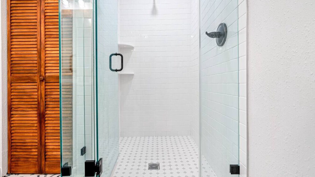 Photo of Bathroom in Oakford Park
