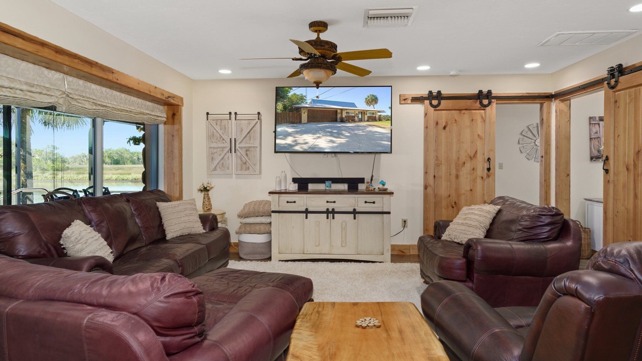 Photo of Livingroom in Old Homosassa