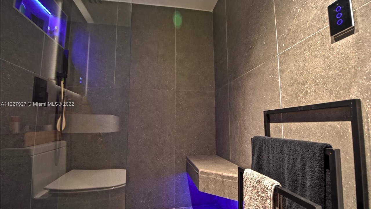 Photo of Bathroom in West Avenue