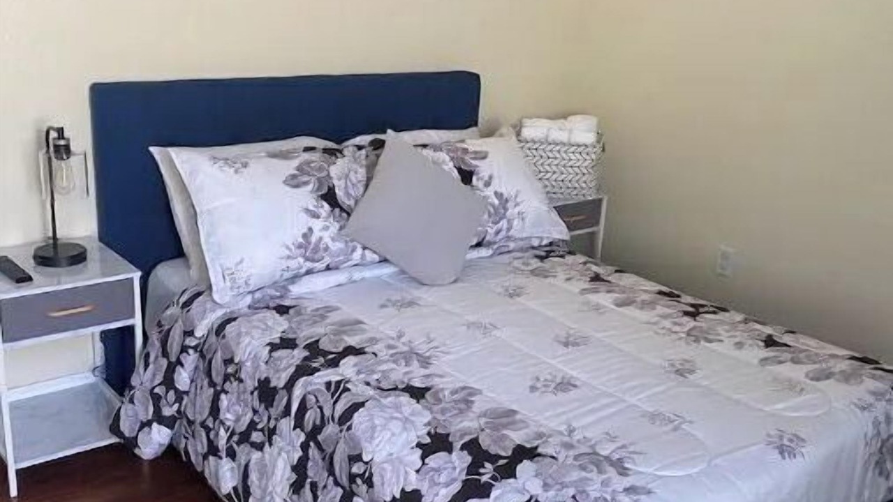Photo of Bedroom in Lake Worth Corridor