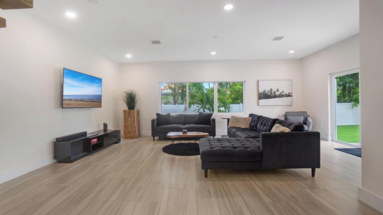 Photo of Livingroom in Biscayne Park