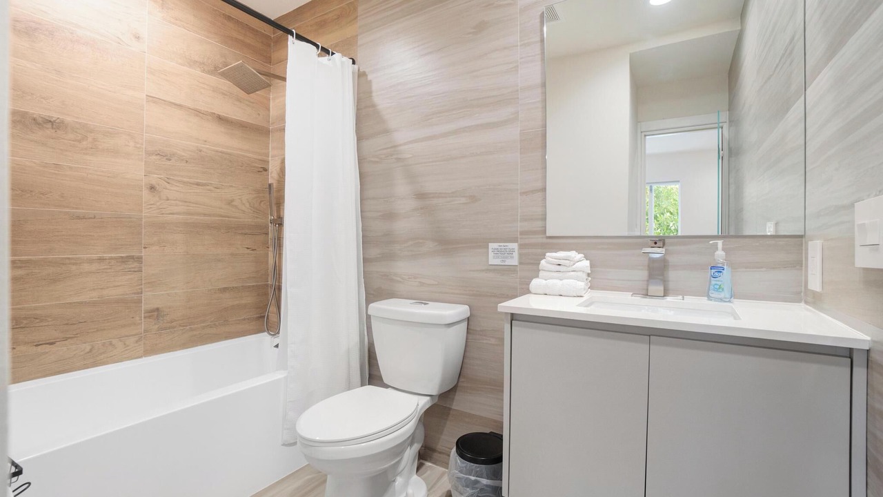 Photo of Bathroom in Biscayne Park