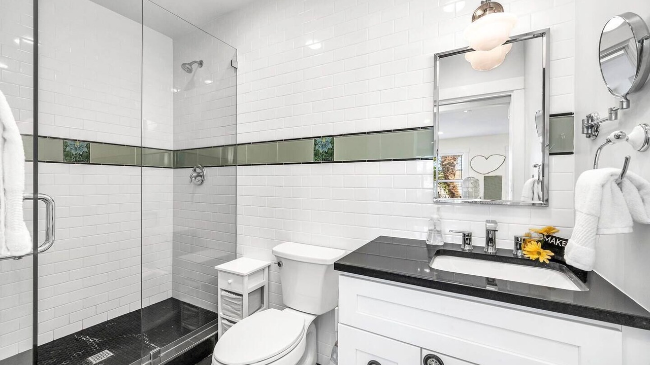 Photo of Bathroom in Flamingo Parks