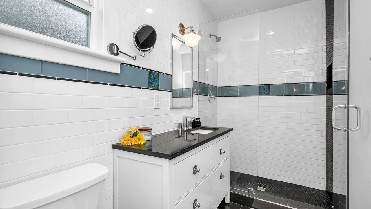 Photo of Bathroom in Flamingo Parks