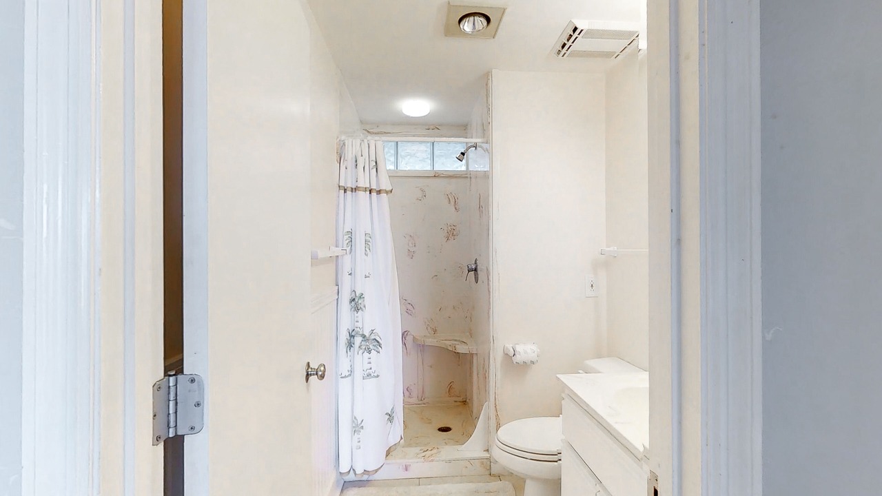 Photo of Bathroom in Treasure Beach Village