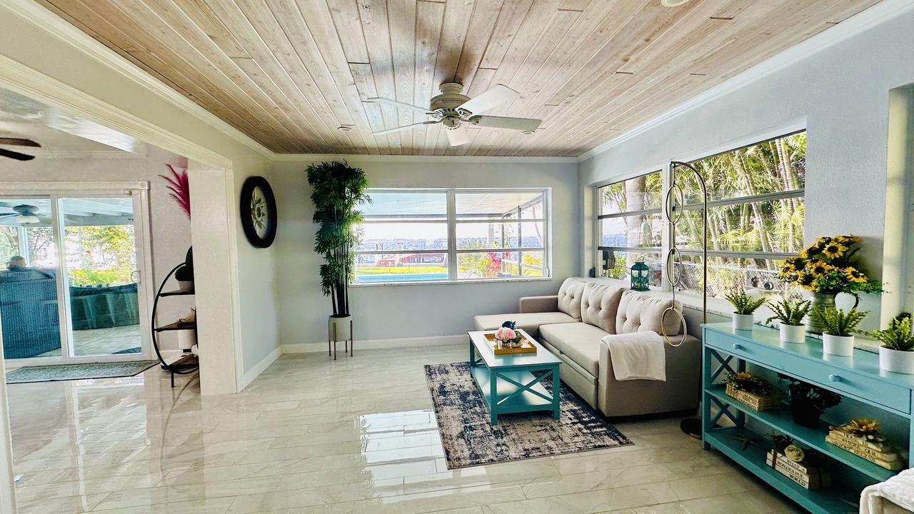 Photo of Livingroom in Rainbow Groves