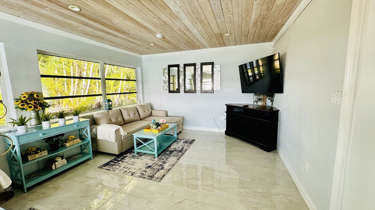Photo of Livingroom in Rainbow Groves