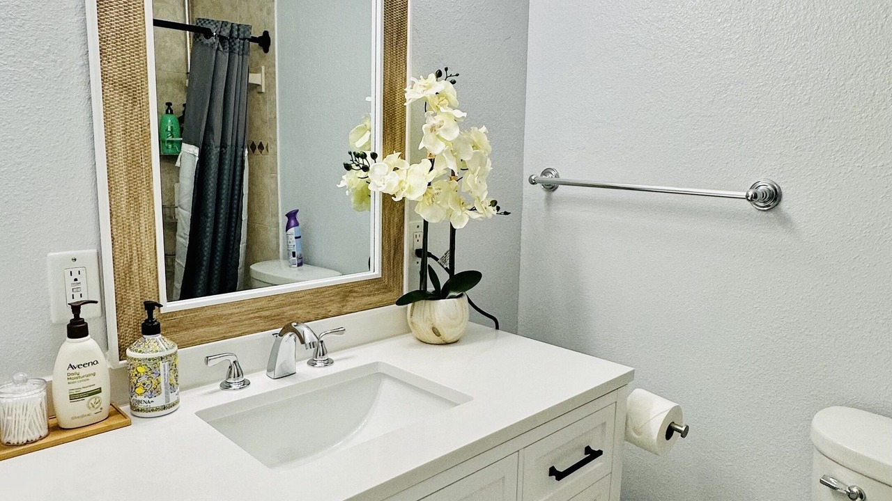 Photo of Bathroom in Rainbow Groves