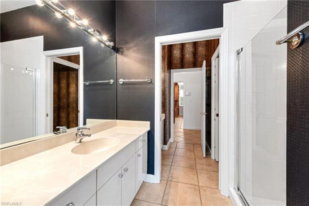 Photo of Bathroom in Pelican Bay