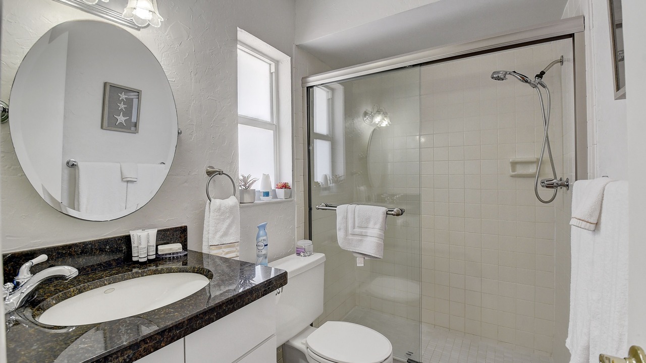 Photo of Bathroom in Sandalfoot Cove