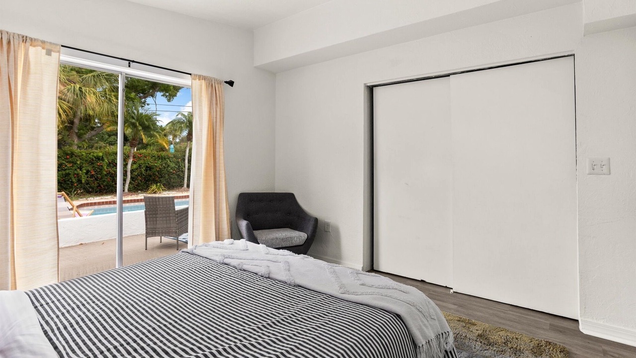 Photo of Bedroom in Gulf Gate Estates