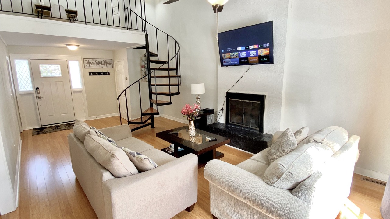 Photo of Livingroom in Hanahan