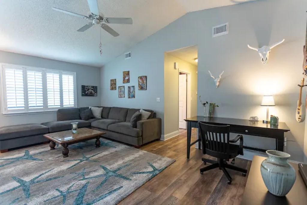Photo of Livingroom in Jacksonville Beach