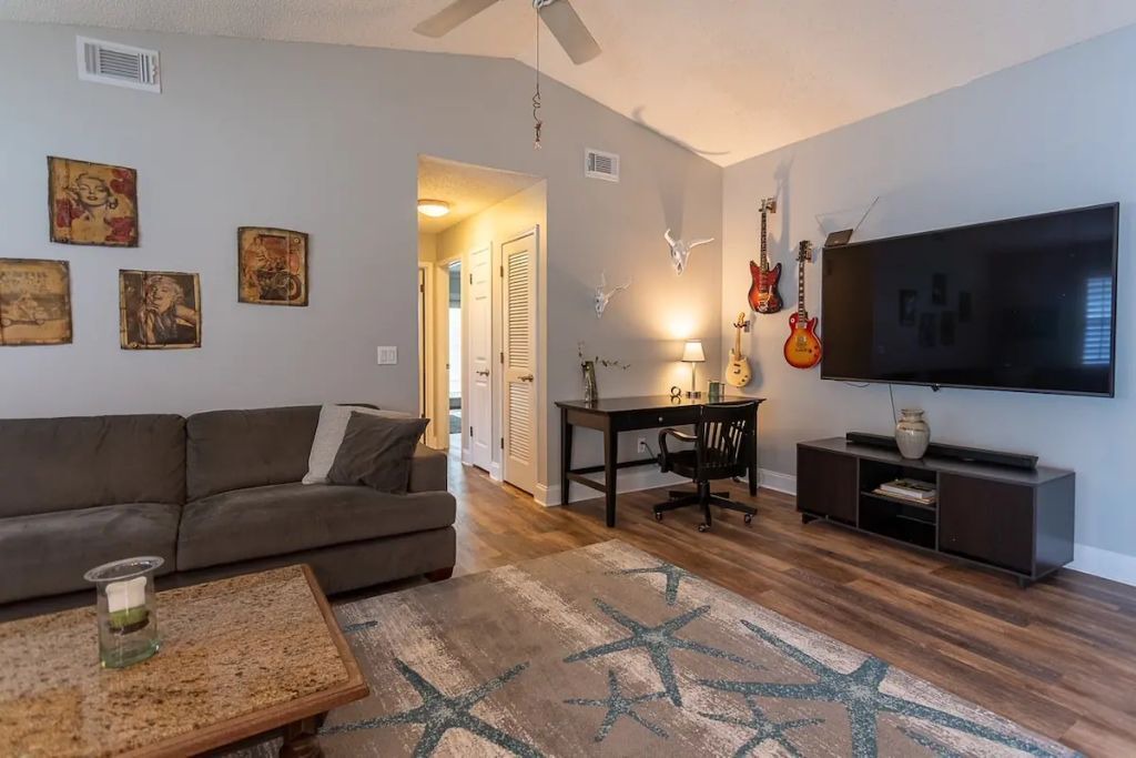 Photo of Livingroom in Jacksonville Beach