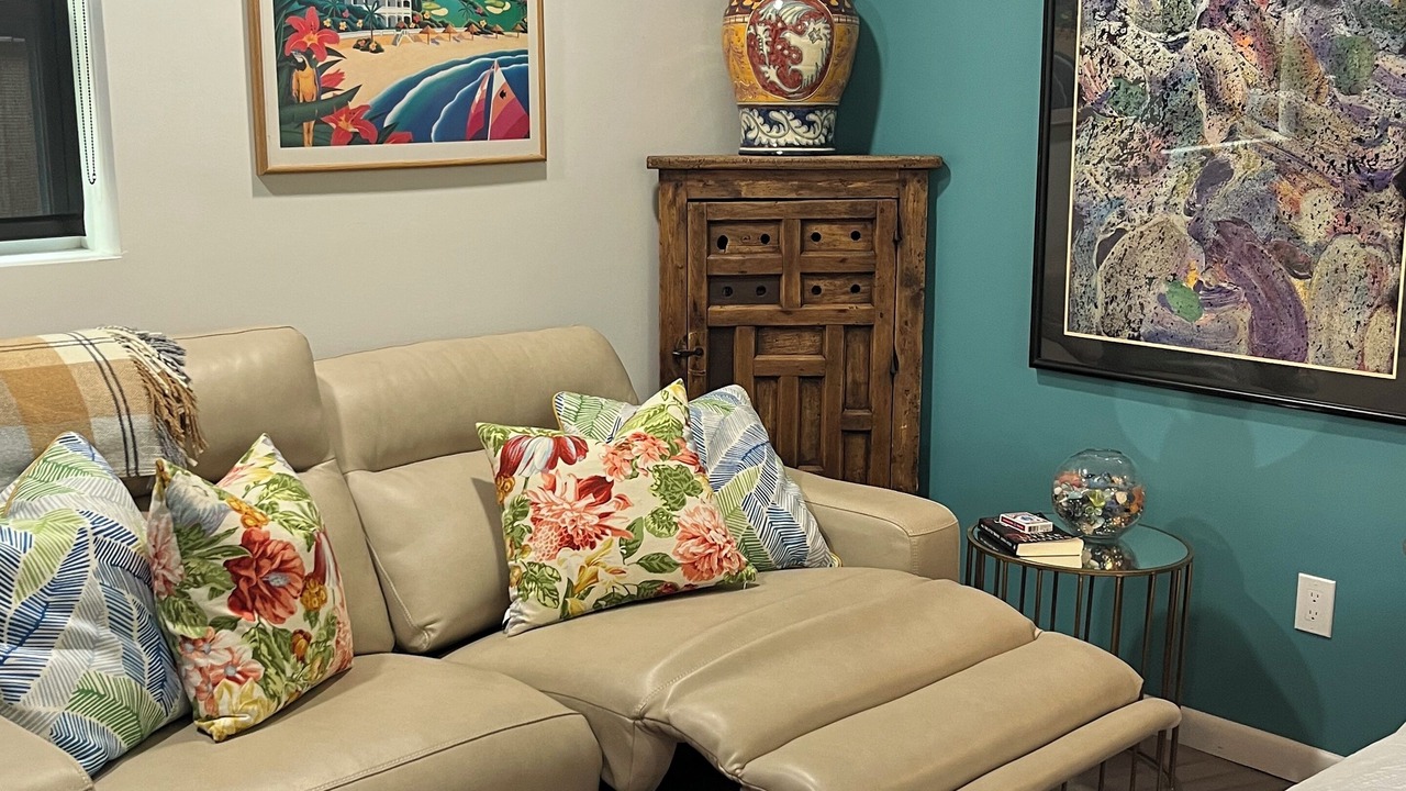 Photo of Livingroom in Parrot Cove