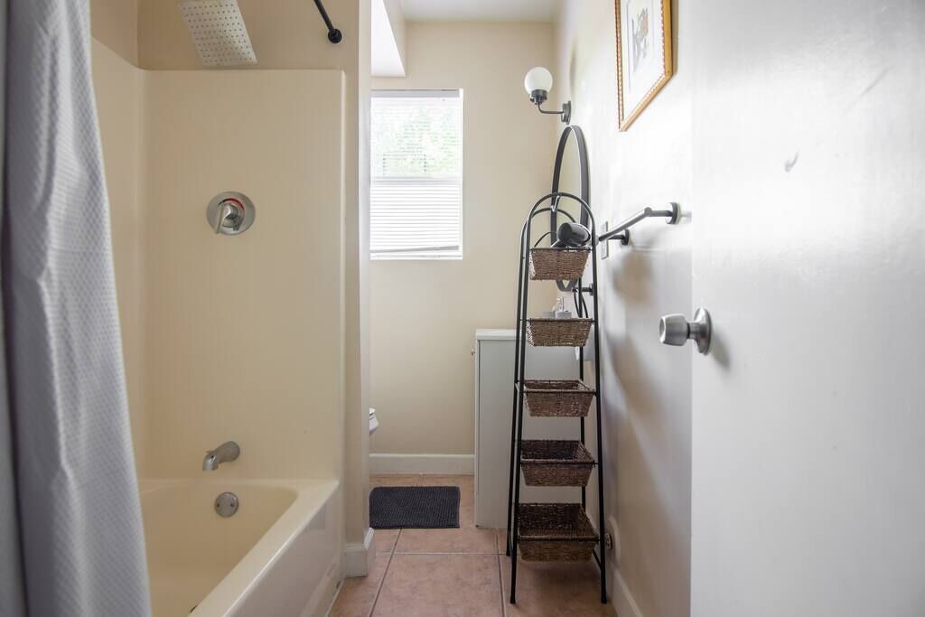 Photo of Bathroom in Little Haiti