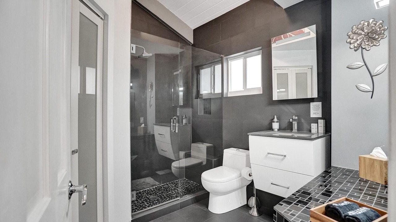 Photo of Bathroom in Colee Hammock