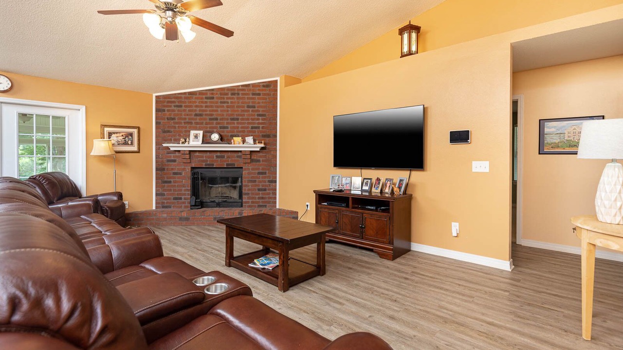 Photo of Livingroom in Milton