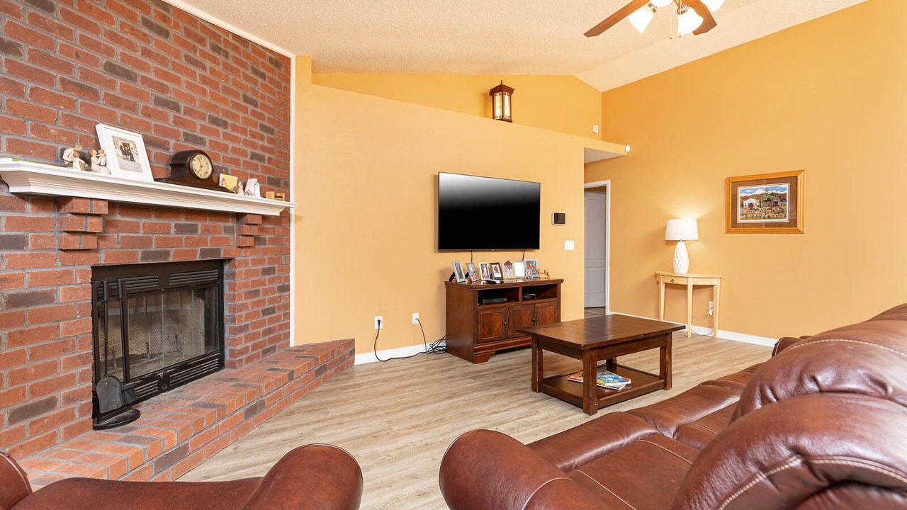 Photo of Livingroom in Milton