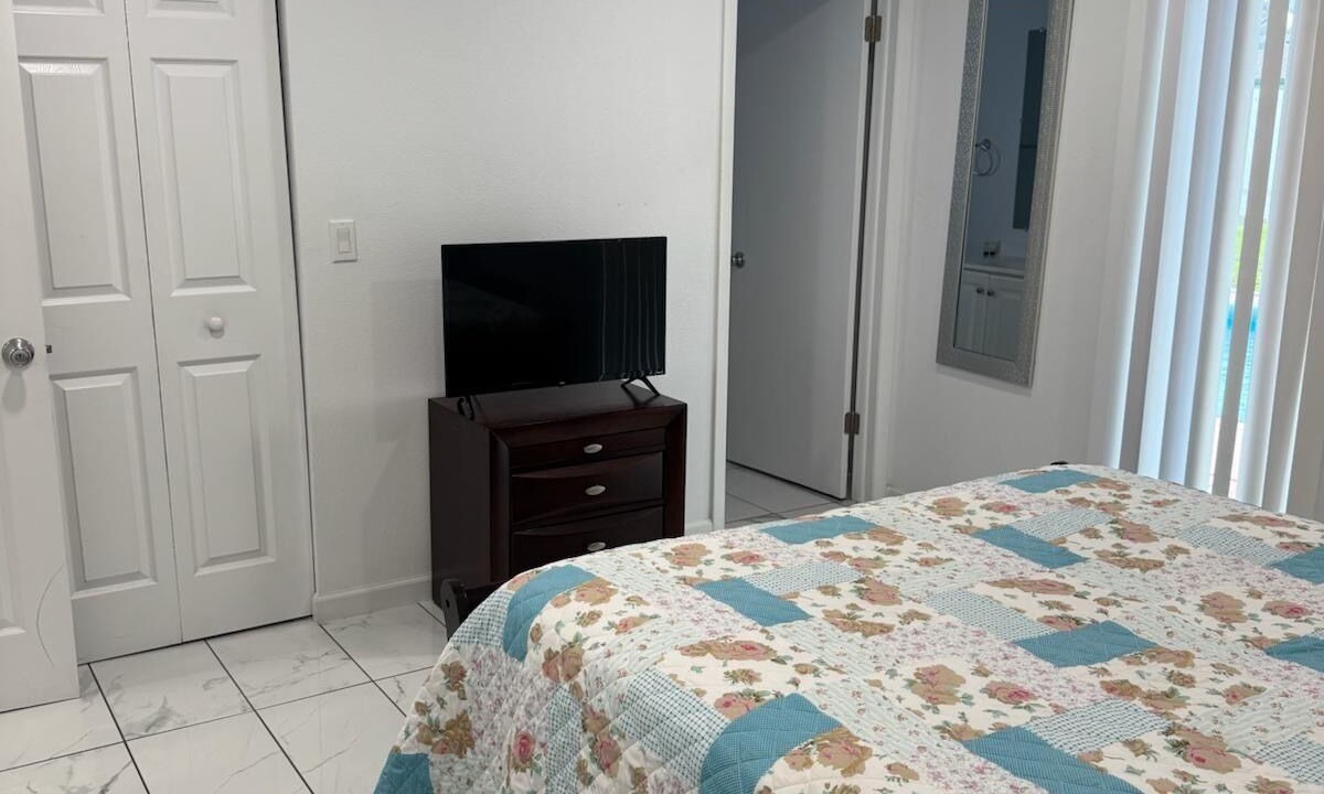 Photo of Bedroom in Lake Magdalene