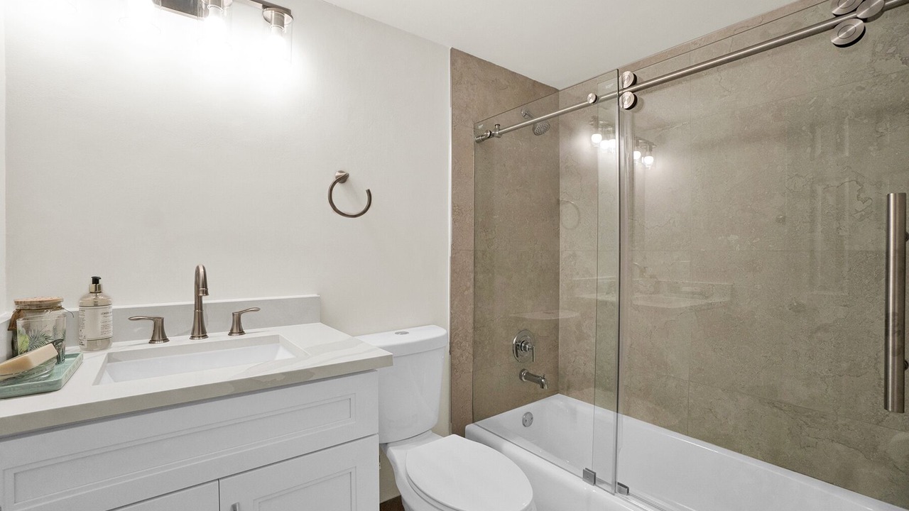 Photo of Bathroom in Lantana
