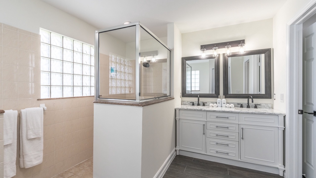 Photo of Bathroom in Golden Gate