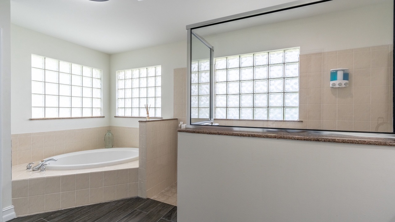 Photo of Bathroom in Golden Gate