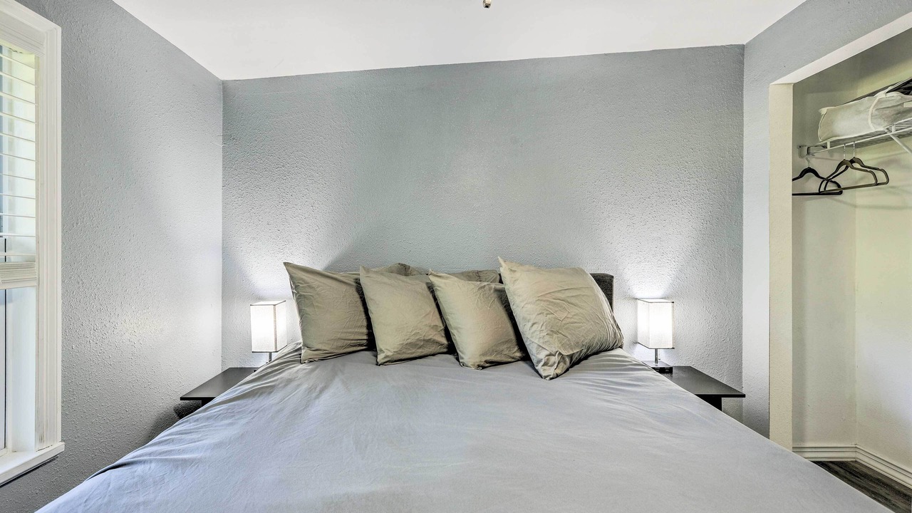 Photo of Bedroom in Manattee Road