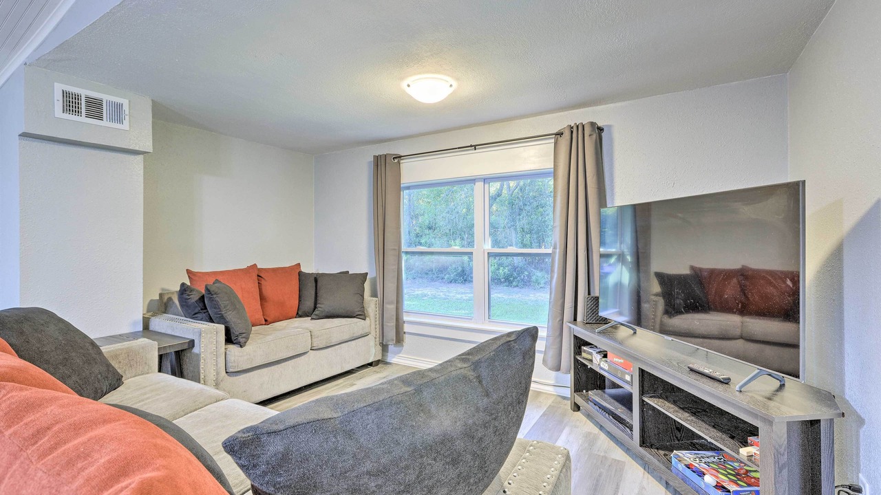 Photo of Livingroom in Manattee Road